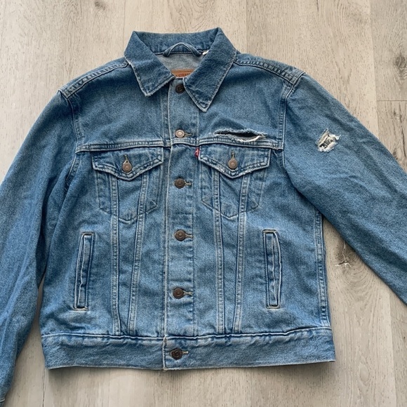 Levi’s Denim Medium Wash Full Button Up Jacket Size Small Distressed - Picture 5 of 12